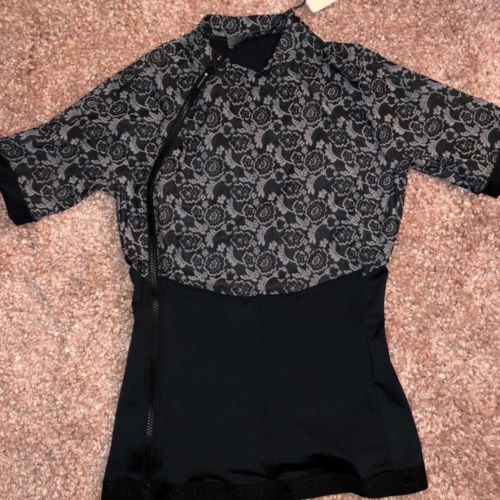 NWT ADIDAS STELLA MCCARTNEY SIZE SMALL ACTIVE TOP